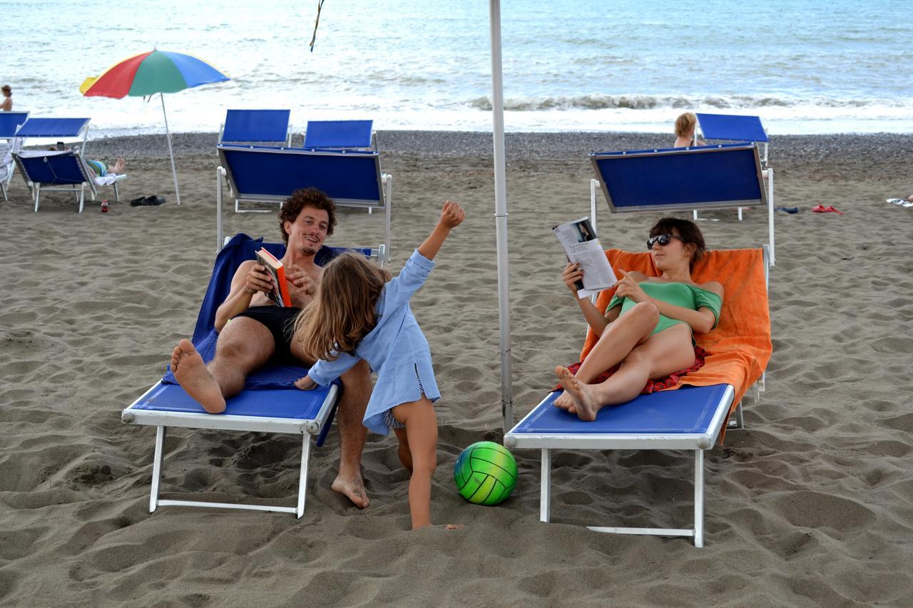 Camping Village Le Esperidi Marina Di Bibbona Esterno foto